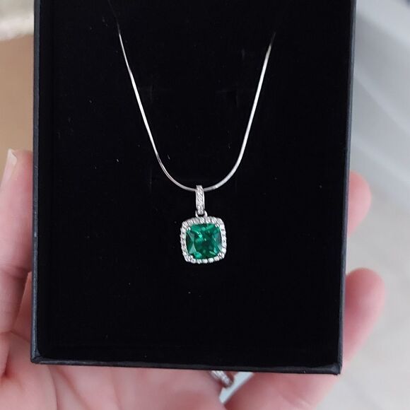 2.1 Carat Emerald Sterling Silver Necklace - Picture 5 of 9